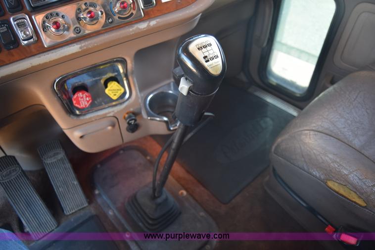 image for item K4917 2007 Peterbilt 379 semi truck