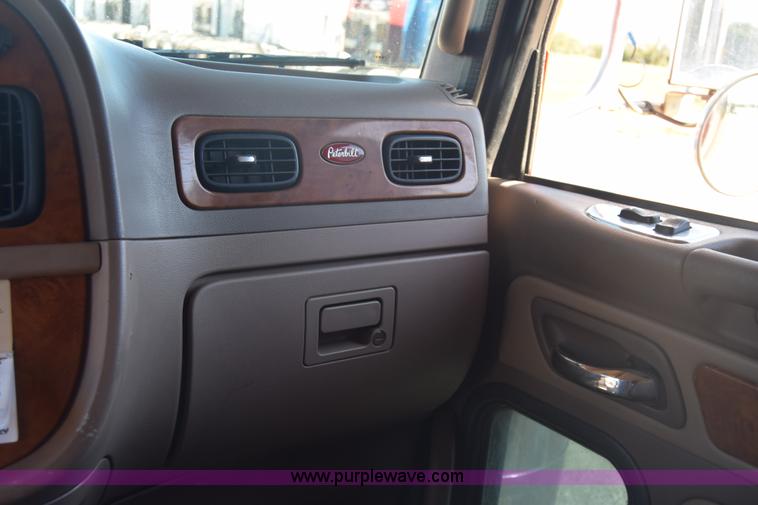image for item K4917 2007 Peterbilt 379 semi truck