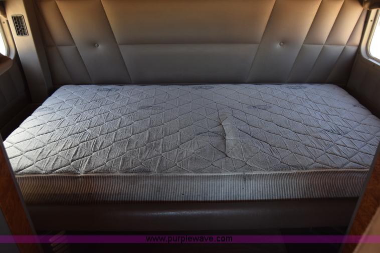 image for item K4917 2007 Peterbilt 379 semi truck