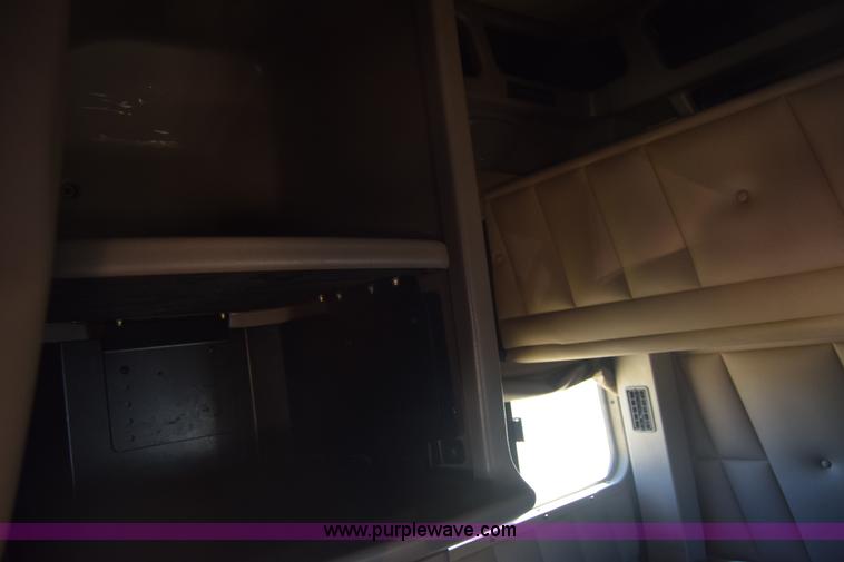 image for item K4917 2007 Peterbilt 379 semi truck