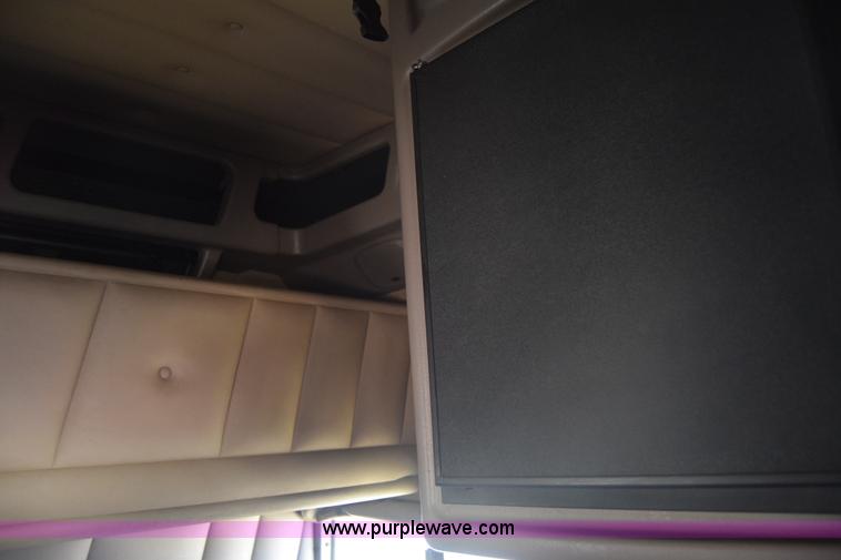 image for item K4917 2007 Peterbilt 379 semi truck