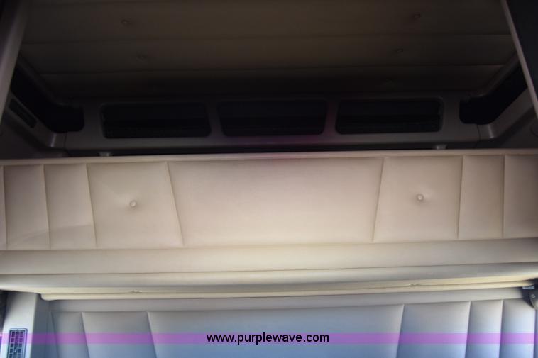 image for item K4917 2007 Peterbilt 379 semi truck