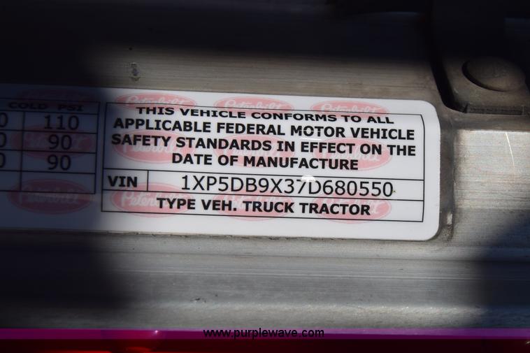 image for item K4917 2007 Peterbilt 379 semi truck