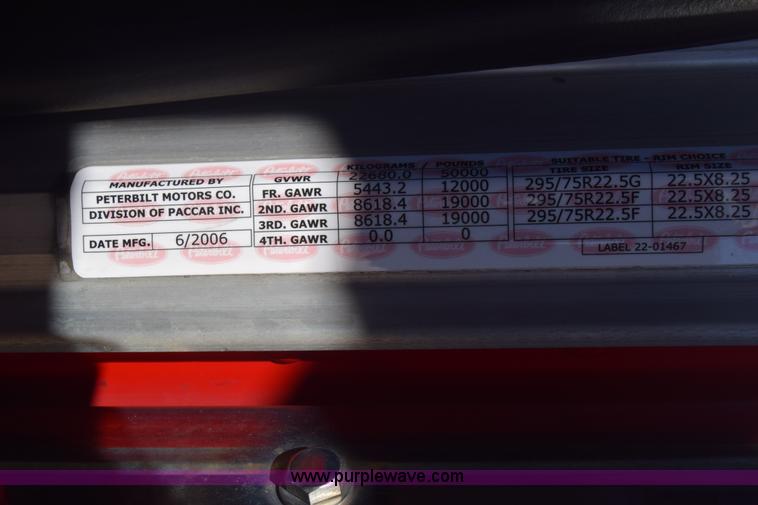 image for item K4917 2007 Peterbilt 379 semi truck