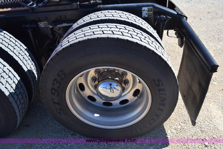 image for item K4917 2007 Peterbilt 379 semi truck