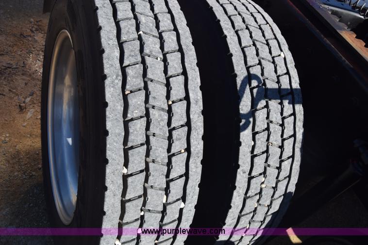 image for item K4917 2007 Peterbilt 379 semi truck