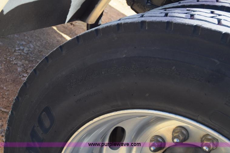 image for item K4917 2007 Peterbilt 379 semi truck