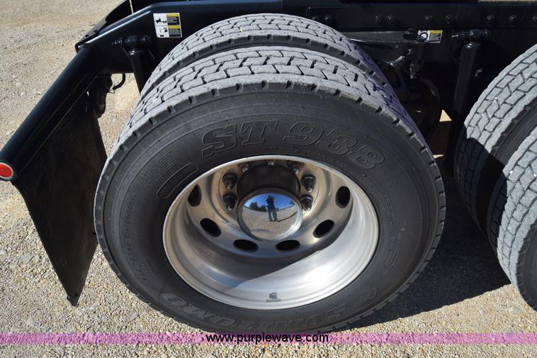 image for item K4917 2007 Peterbilt 379 semi truck