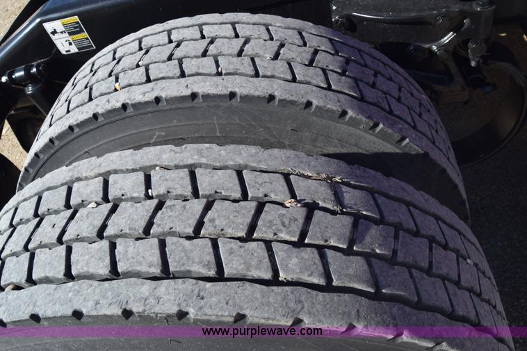 image for item K4917 2007 Peterbilt 379 semi truck