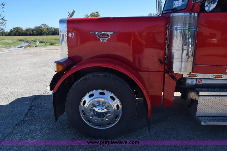 image for item K4917 2007 Peterbilt 379 semi truck