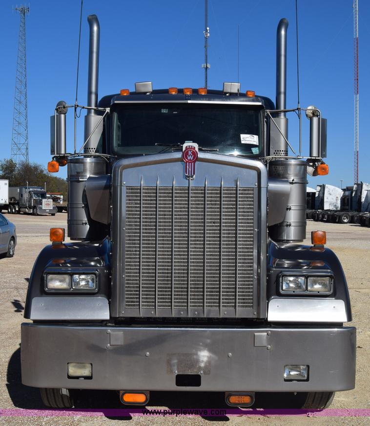 image for item K4918 2006 Kenworth W900 semi truck