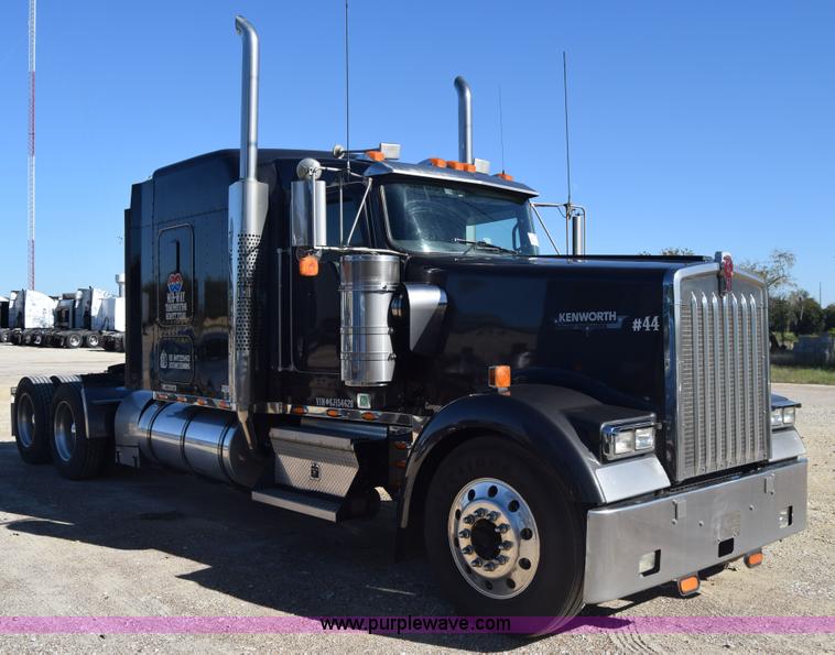 image for item K4918 2006 Kenworth W900 semi truck