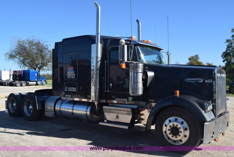 image for item K4918 2006 Kenworth W900 semi truck