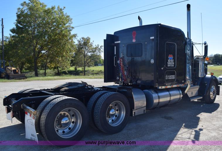 image for item K4918 2006 Kenworth W900 semi truck