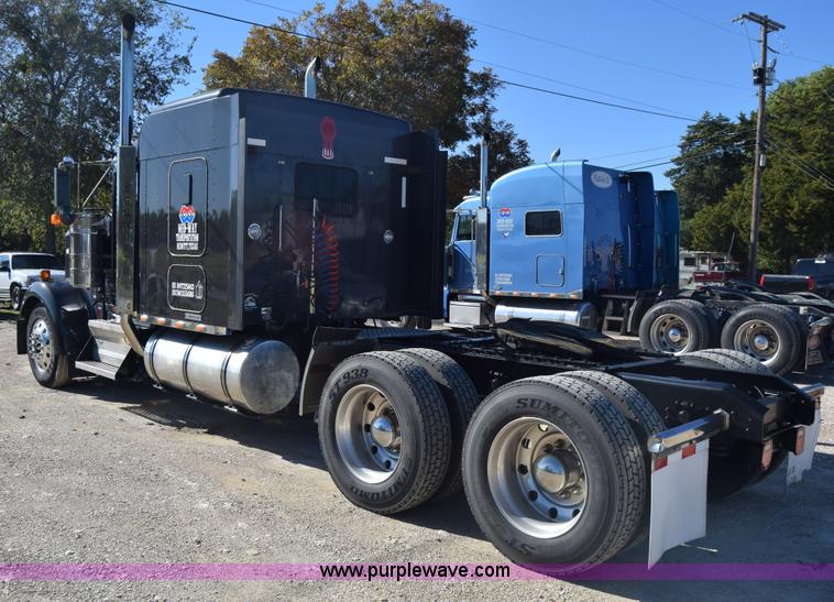 image for item K4918 2006 Kenworth W900 semi truck