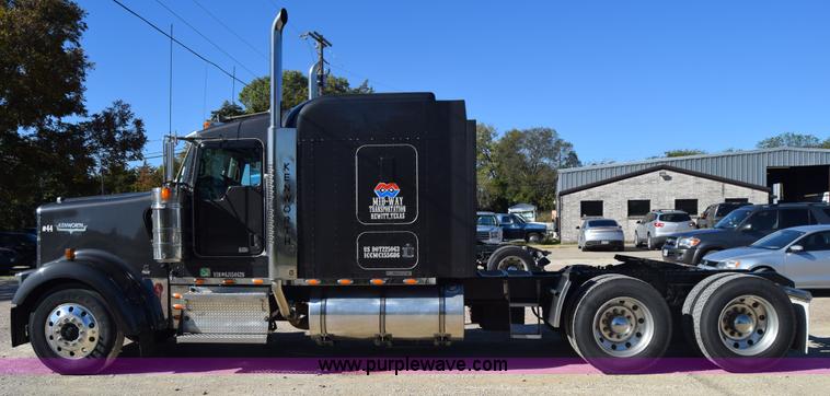 image for item K4918 2006 Kenworth W900 semi truck