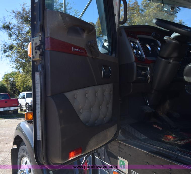 image for item K4918 2006 Kenworth W900 semi truck