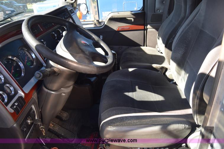 image for item K4918 2006 Kenworth W900 semi truck