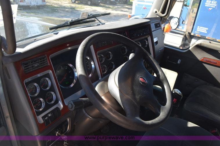 image for item K4918 2006 Kenworth W900 semi truck