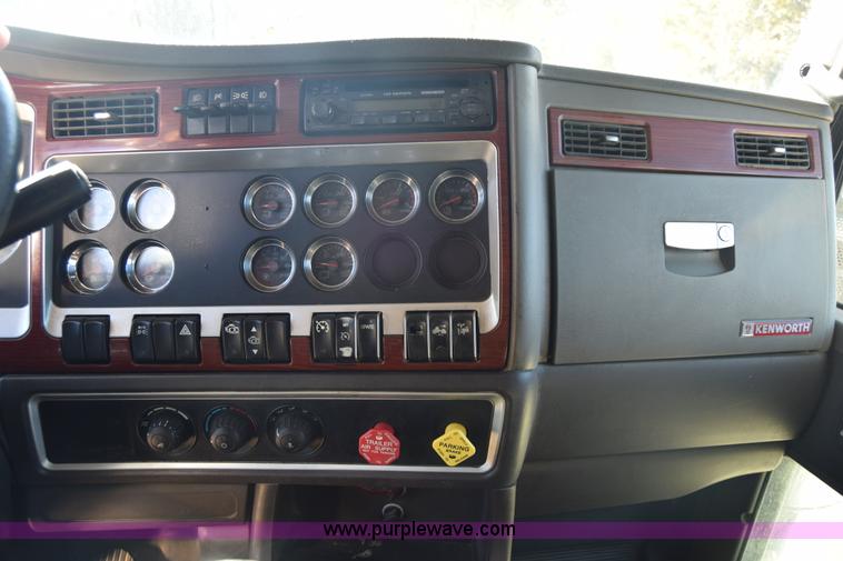 image for item K4918 2006 Kenworth W900 semi truck