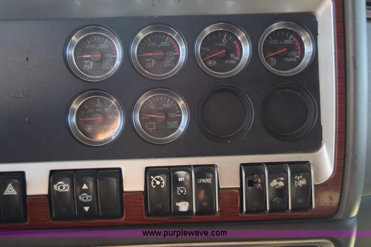 image for item K4918 2006 Kenworth W900 semi truck