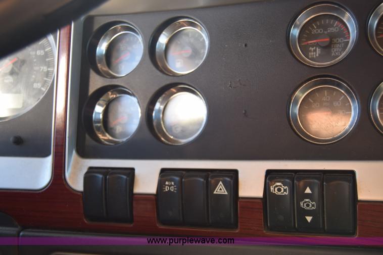 image for item K4918 2006 Kenworth W900 semi truck