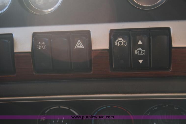 image for item K4918 2006 Kenworth W900 semi truck