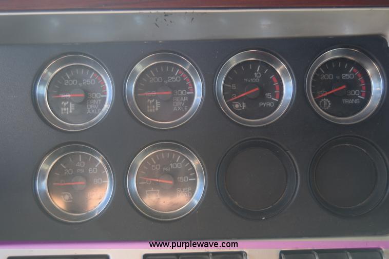 image for item K4918 2006 Kenworth W900 semi truck