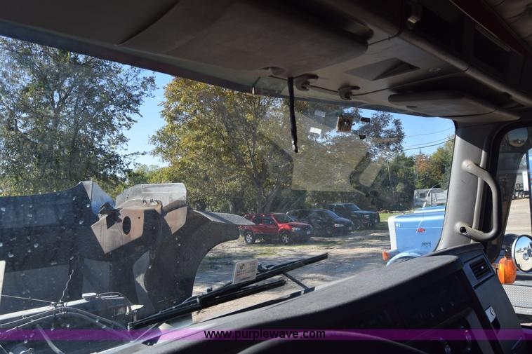 image for item K4918 2006 Kenworth W900 semi truck