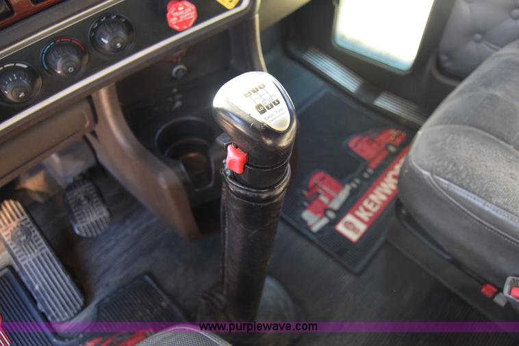 image for item K4918 2006 Kenworth W900 semi truck
