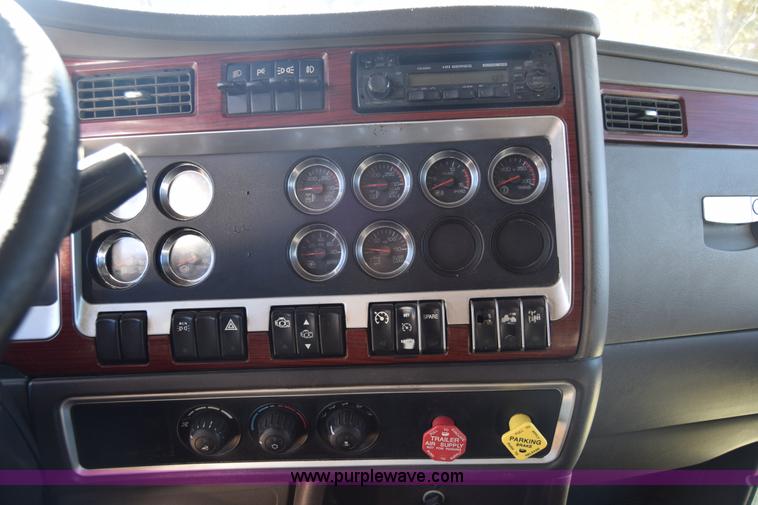 image for item K4918 2006 Kenworth W900 semi truck
