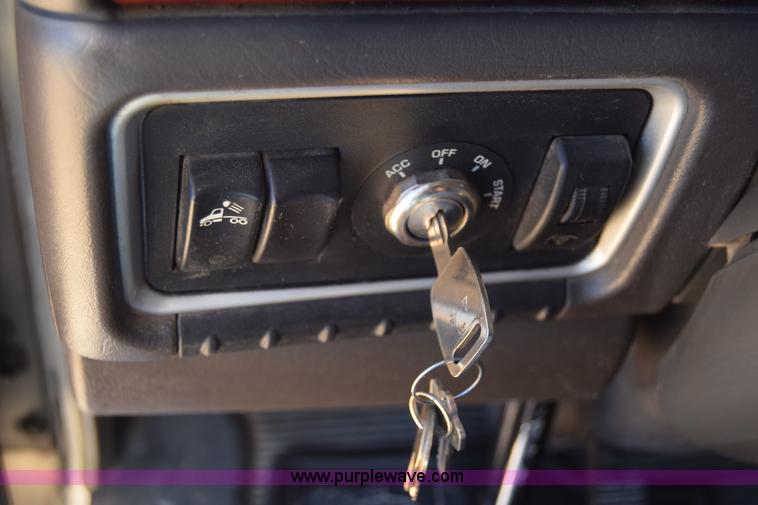 image for item K4918 2006 Kenworth W900 semi truck