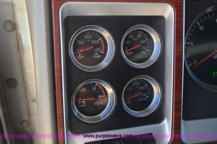 image for item K4918 2006 Kenworth W900 semi truck