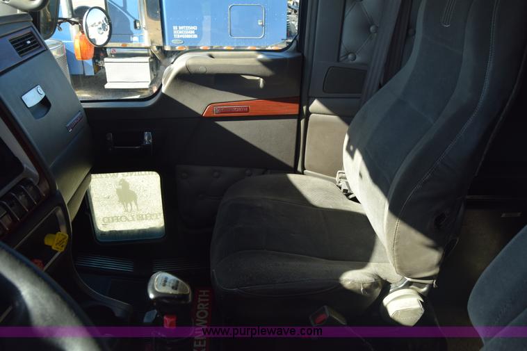 image for item K4918 2006 Kenworth W900 semi truck