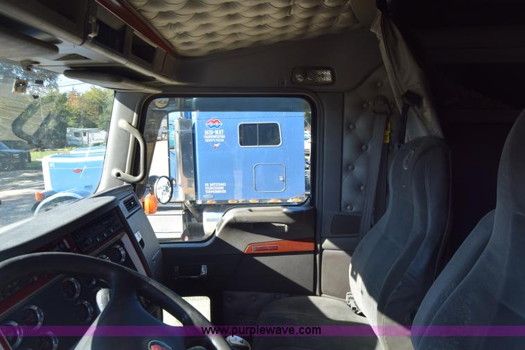 image for item K4918 2006 Kenworth W900 semi truck