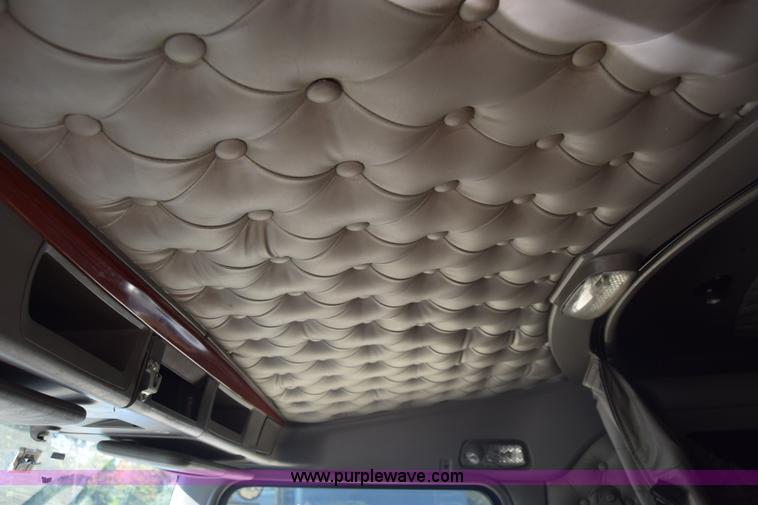 image for item K4918 2006 Kenworth W900 semi truck