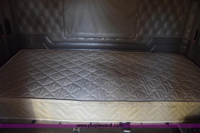 image for item K4918 2006 Kenworth W900 semi truck