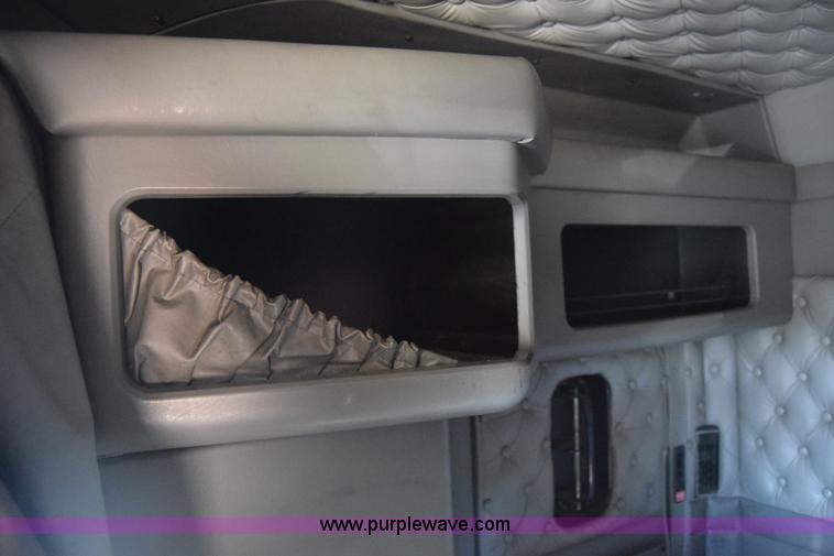 image for item K4918 2006 Kenworth W900 semi truck