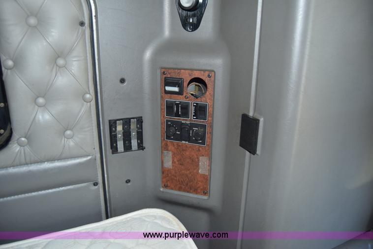 image for item K4918 2006 Kenworth W900 semi truck