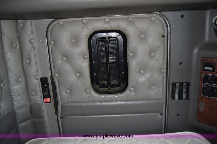 image for item K4918 2006 Kenworth W900 semi truck