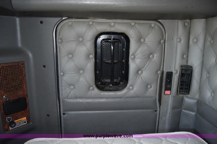 image for item K4918 2006 Kenworth W900 semi truck