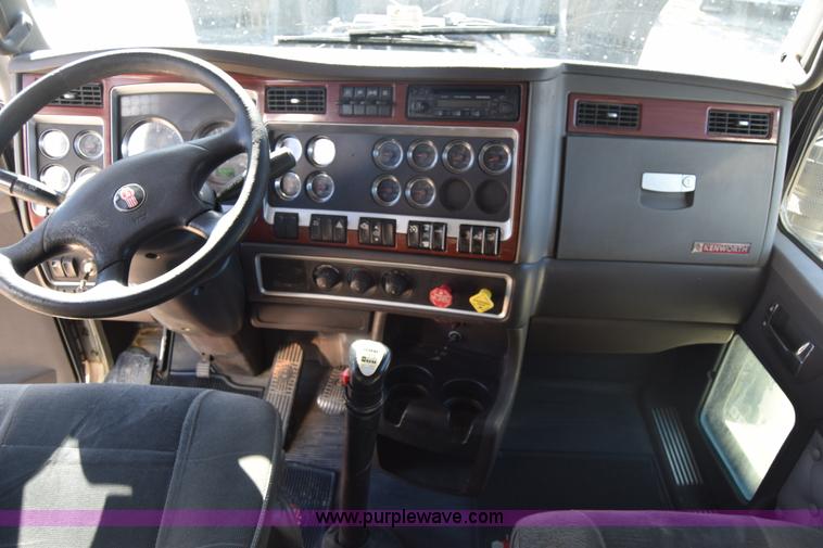 image for item K4918 2006 Kenworth W900 semi truck