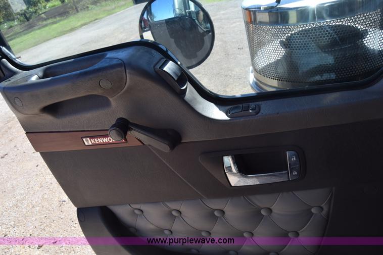 image for item K4918 2006 Kenworth W900 semi truck