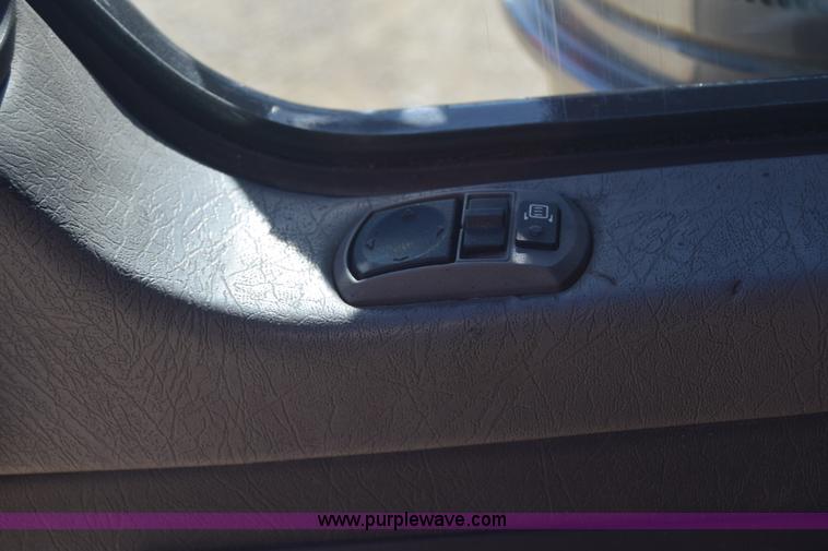 image for item K4918 2006 Kenworth W900 semi truck