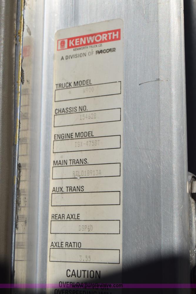 image for item K4918 2006 Kenworth W900 semi truck