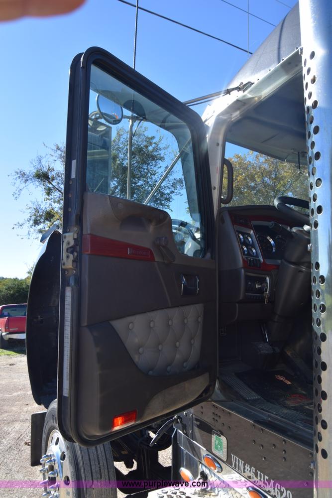 image for item K4918 2006 Kenworth W900 semi truck