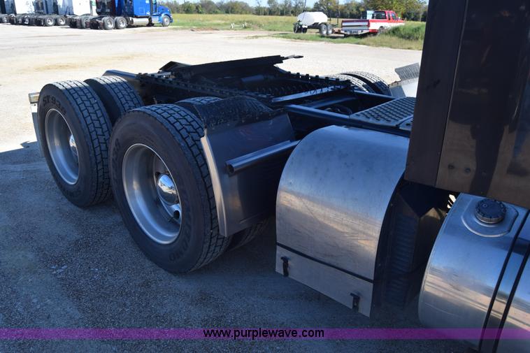 image for item K4918 2006 Kenworth W900 semi truck