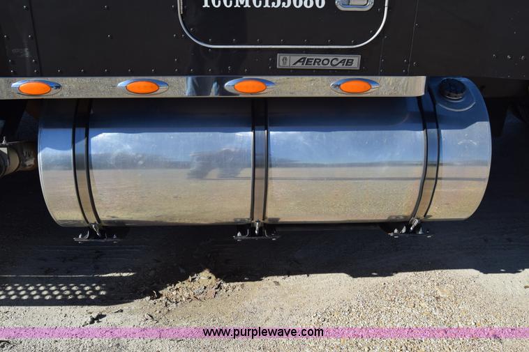 image for item K4918 2006 Kenworth W900 semi truck