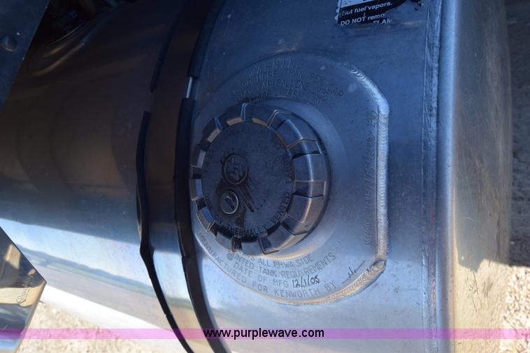 image for item K4918 2006 Kenworth W900 semi truck