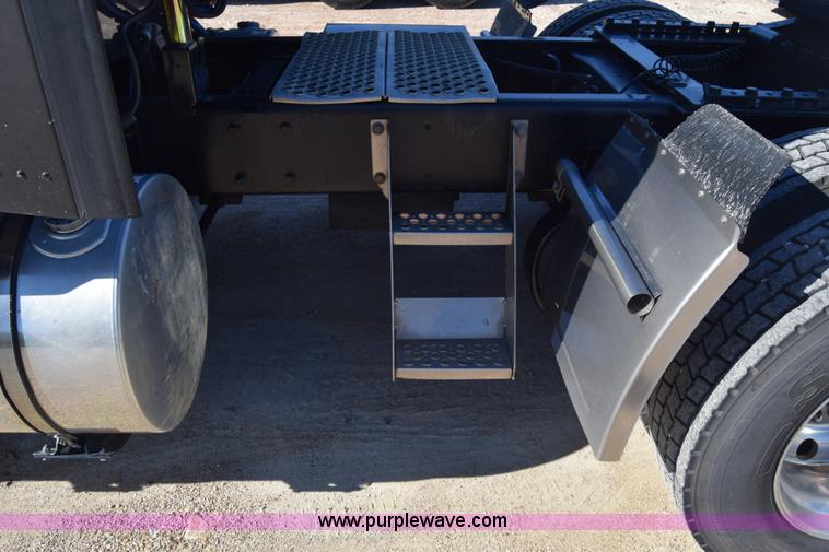 image for item K4918 2006 Kenworth W900 semi truck